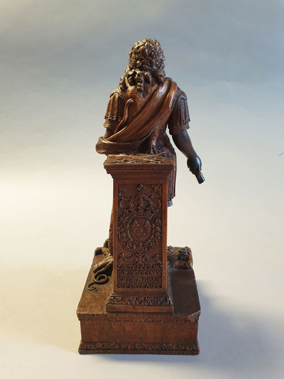 Regnauld Mesny, statue en bois représentant Louis XIV écrasant avec ses pieds le symbole de l'hérésie