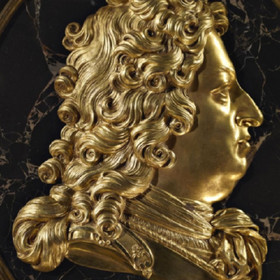 Attribue__-a__-Jean-Baptiste-Poultier_-Profil-du-Grand-Dauphin_-bronze-dore__-sur-marbre-Portor_-vers-1700.jpg