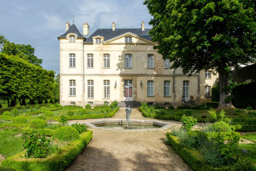 Le bâtiment du Petit Château de Sceaux et son jardin