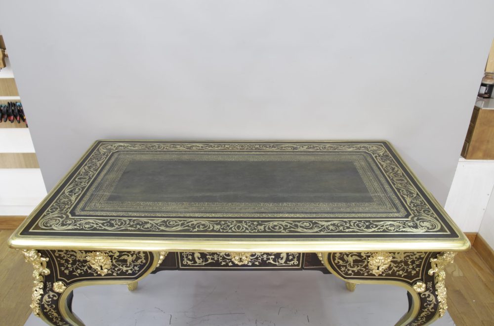 Vue du plateau du bureau tout juste restauré, avec protection