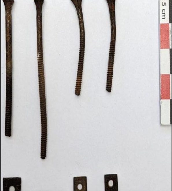 Clous de la croix en restauration