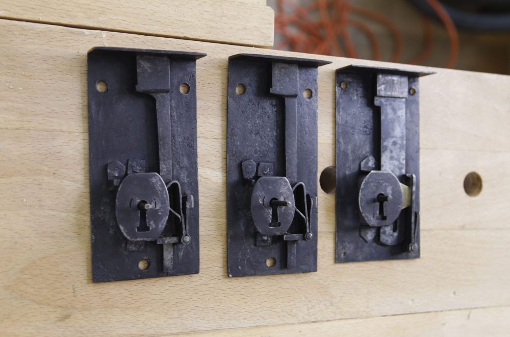 Vue des serrures du bureau tout juste restaurées